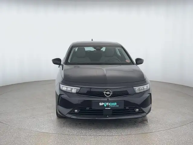 Opel Astra view 2