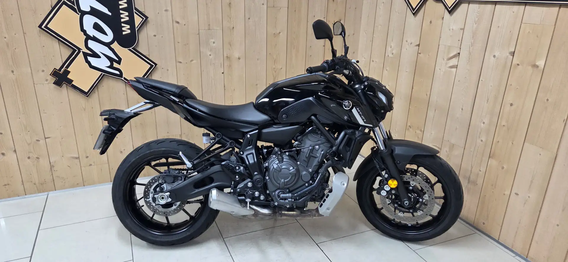 Yamaha MT-07 Negro - 1