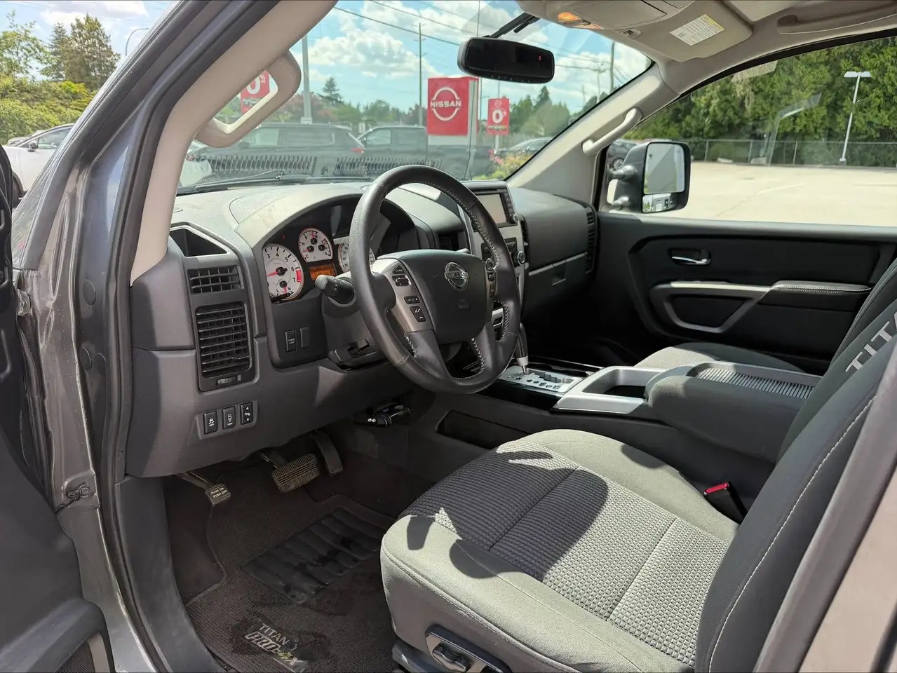 Nissan Titan снимка Nissan Titan
