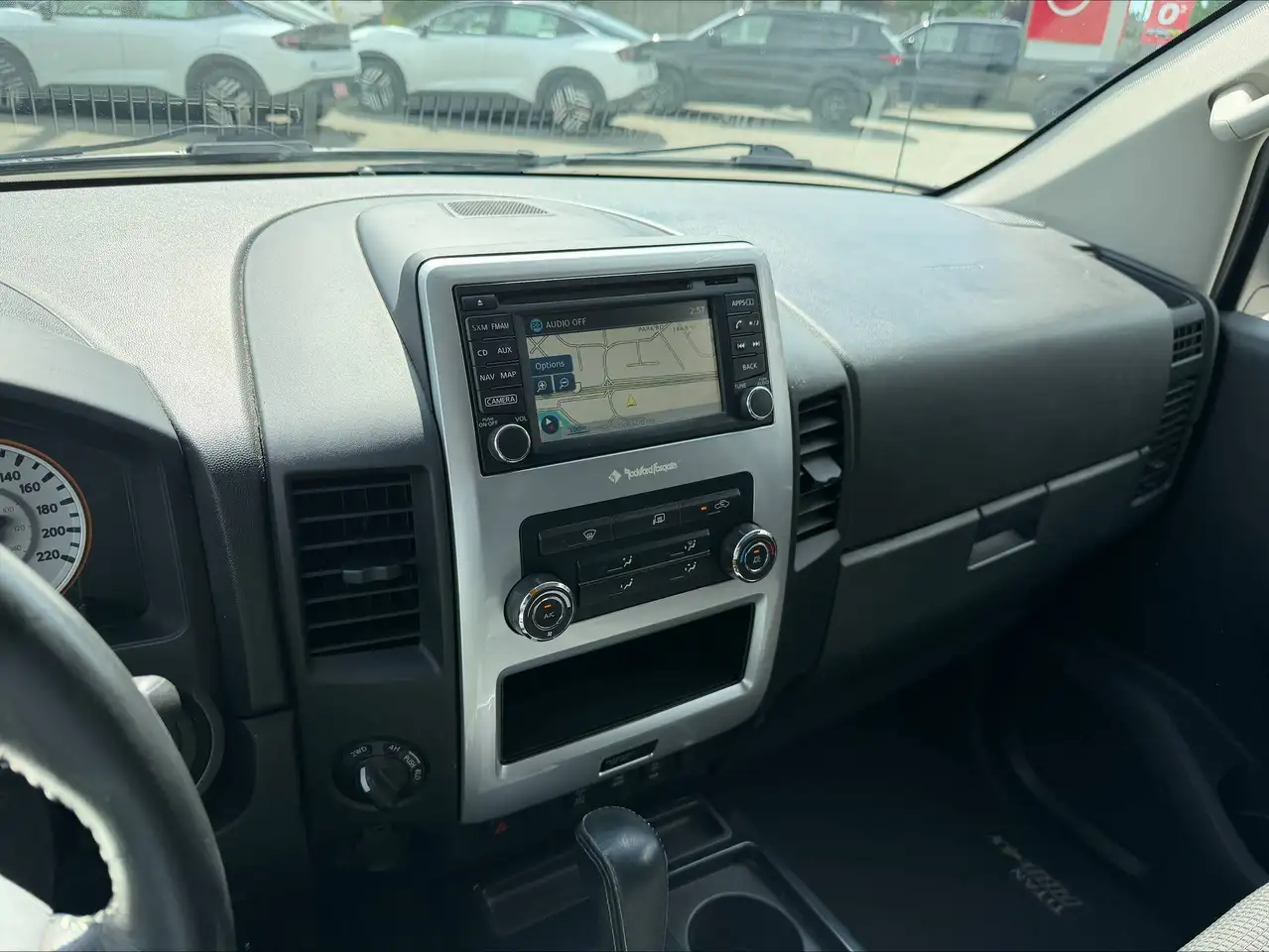 Nissan Titan снимка Nissan Titan