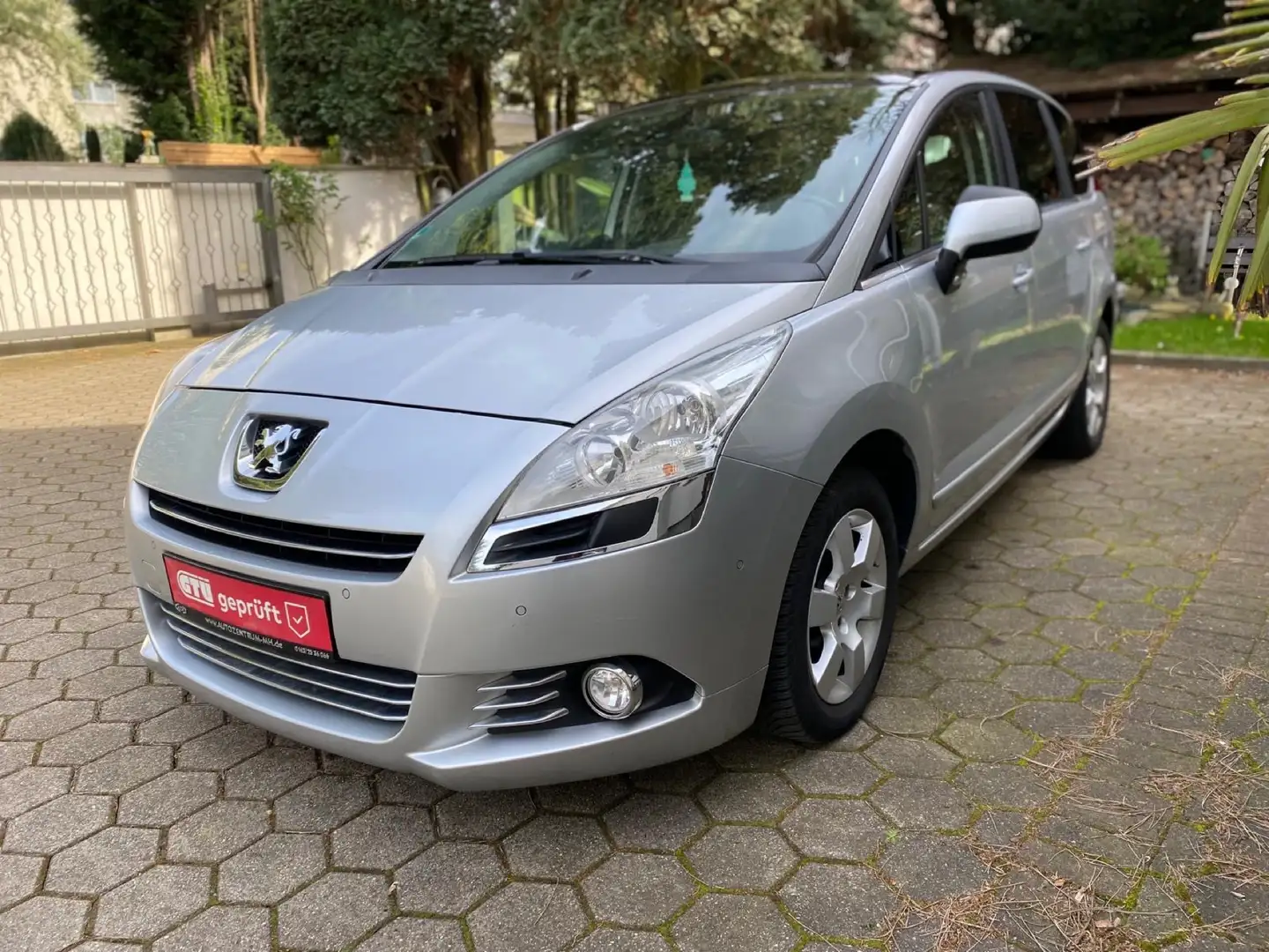 Peugeot 5008 Premium * Panorama * Alu * Klima * Grau - 1