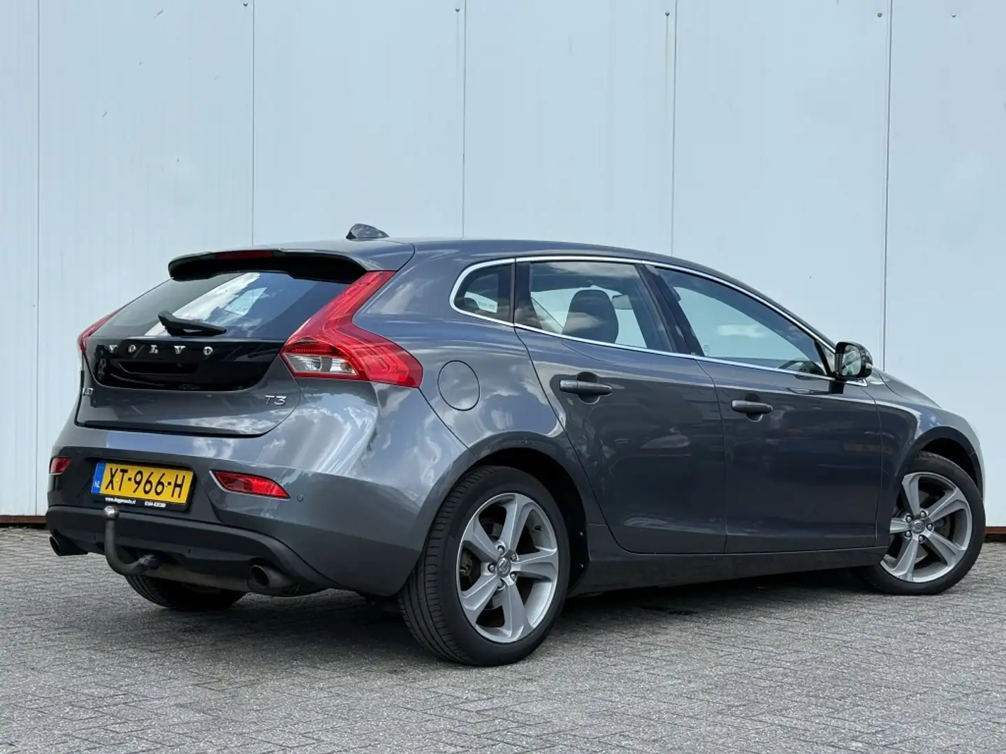 Volvo V40 1.6 T3 Momentum Gris - 2
