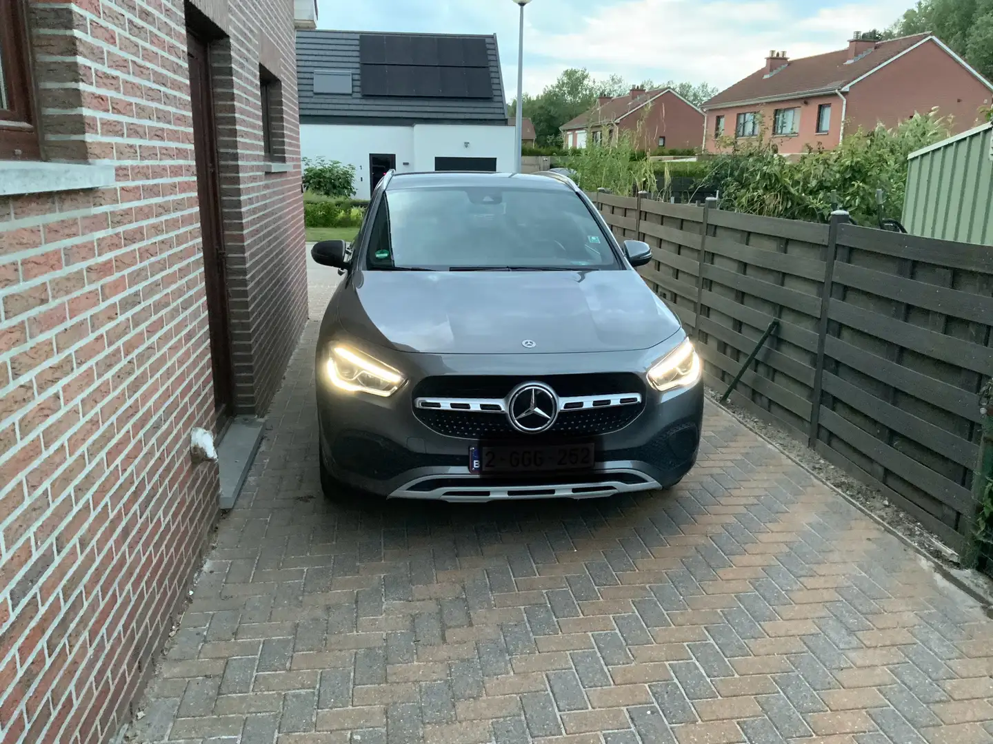 Mercedes-Benz GLA 180 GLA 180 7G-DCT Gris - 1