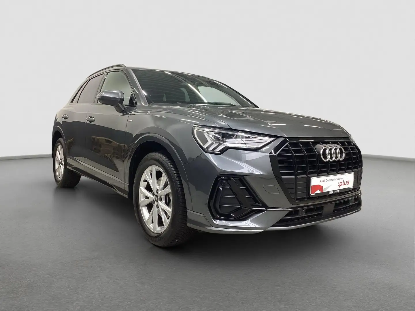 Audi Q3 S line 35 TFSI S tronic LED ACC Navi RFK Keyl Grau - 2