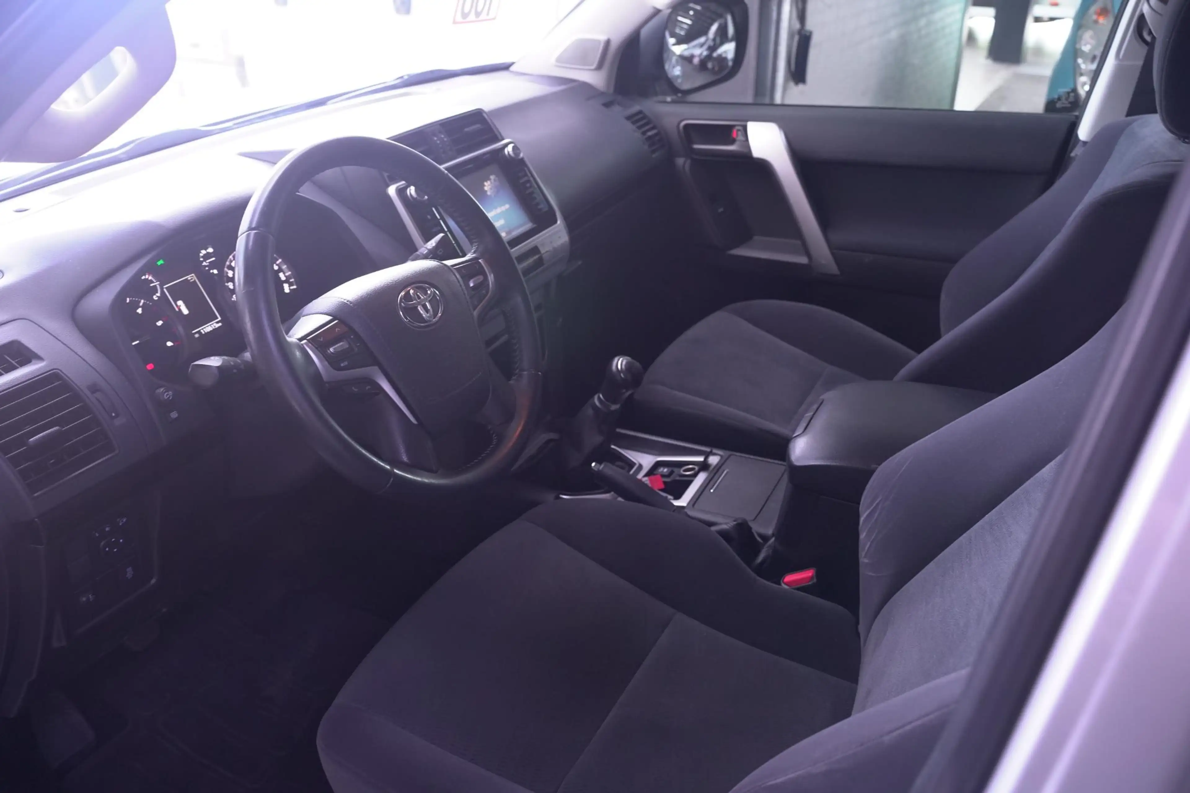 Toyota Land Cruiser 2.8 D-4D-F 177 pk 5 Drs Grijs Kenteken 2-Zits 4WD — photo 23