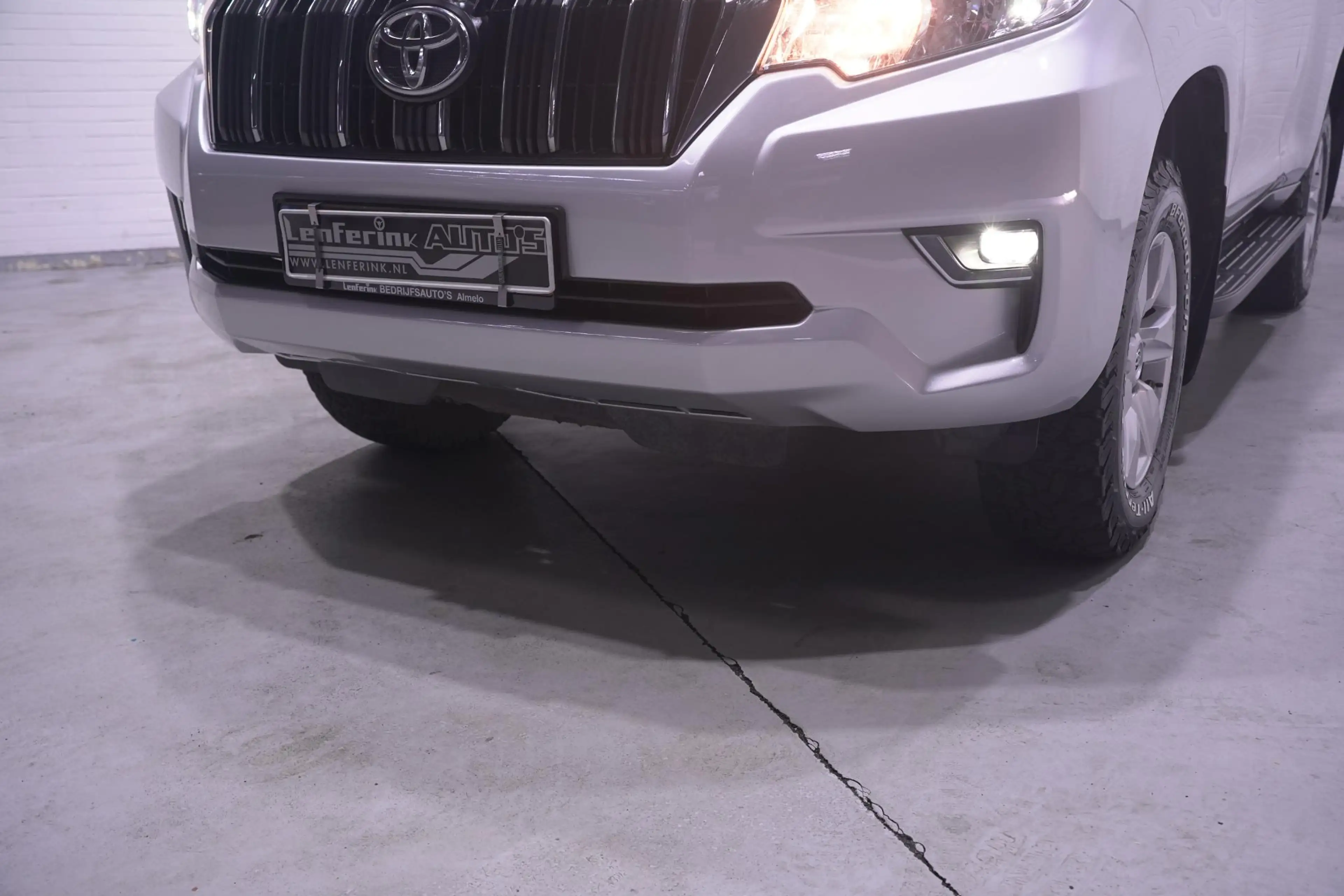 Toyota Land Cruiser 2.8 D-4D-F 177 pk 5 Drs Grijs Kenteken 2-Zits 4WD — photo 16