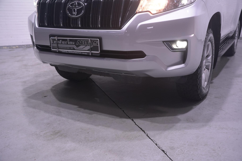 Toyota Land Cruiser 2.8 D-4D-F 177 pk 5 Drs Grijs Kenteken 2-Zits 4WD — photo 16