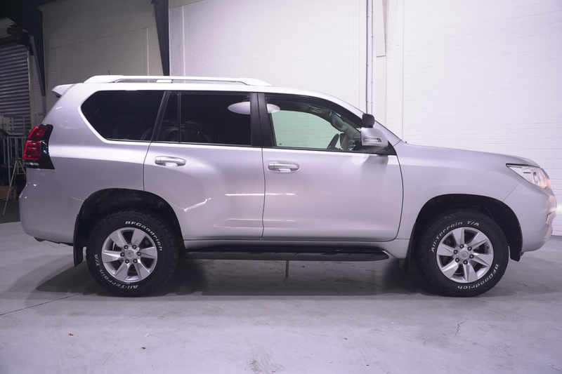 Toyota Land Cruiser 2.8 D-4D-F 177 pk 5 Drs Grijs Kenteken 2-Zits 4WD — photo 9
