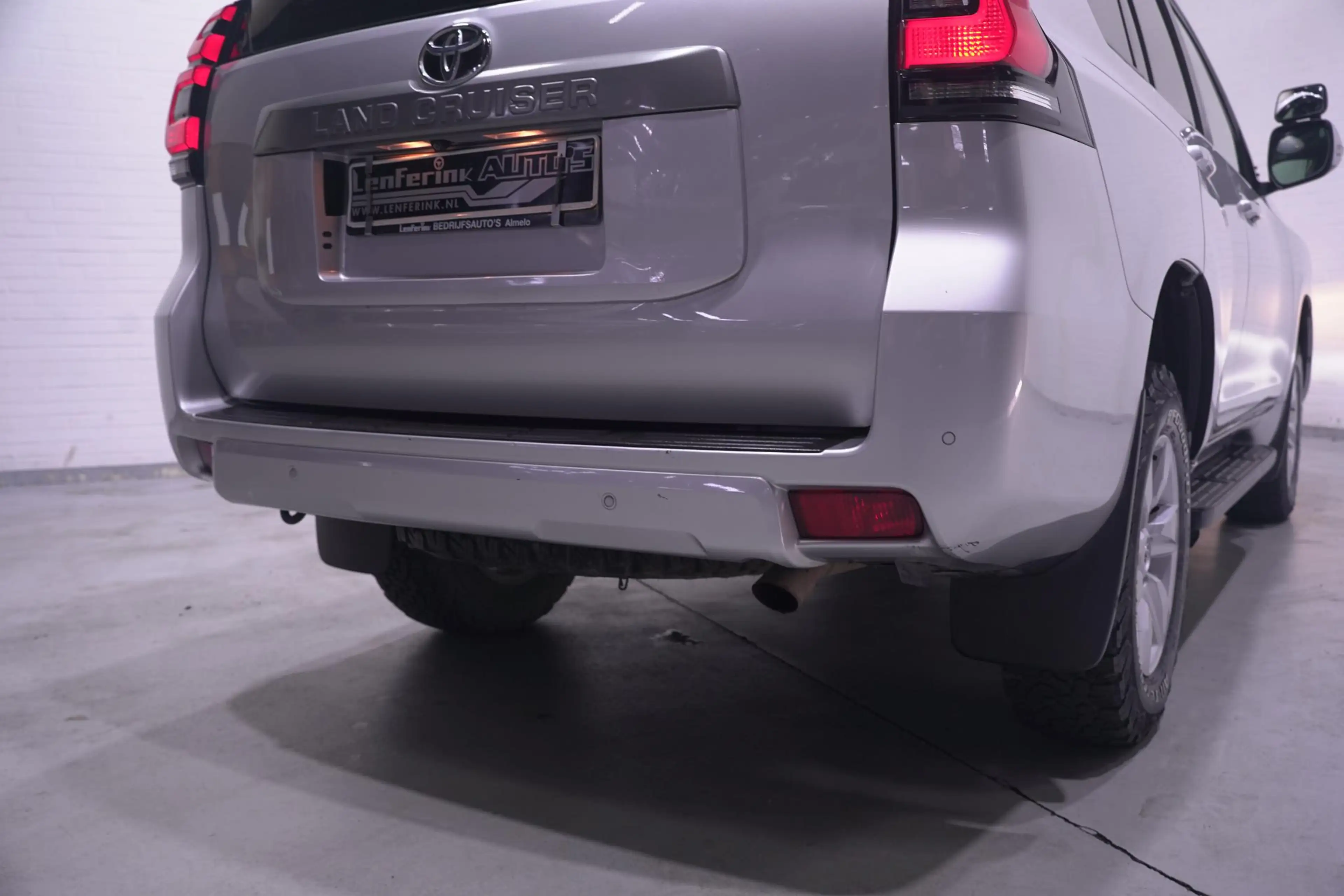 Toyota Land Cruiser 2.8 D-4D-F 177 pk 5 Drs Grijs Kenteken 2-Zits 4WD — photo 17