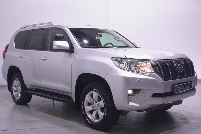 Toyota Land Cruiser 2.8 D-4D-F 177 pk 5 Drs Grijs Kenteken 2-Zits 4WD — photo 2