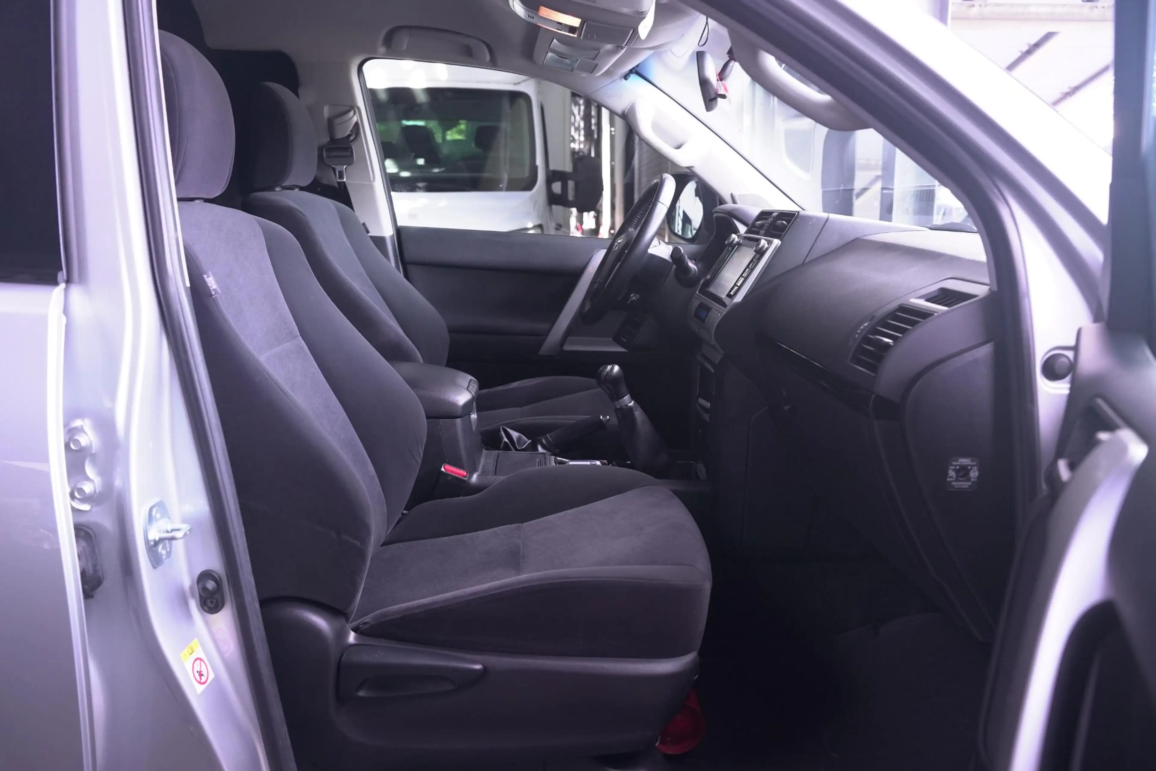 Toyota Land Cruiser 2.8 D-4D-F 177 pk 5 Drs Grijs Kenteken 2-Zits 4WD — photo 22