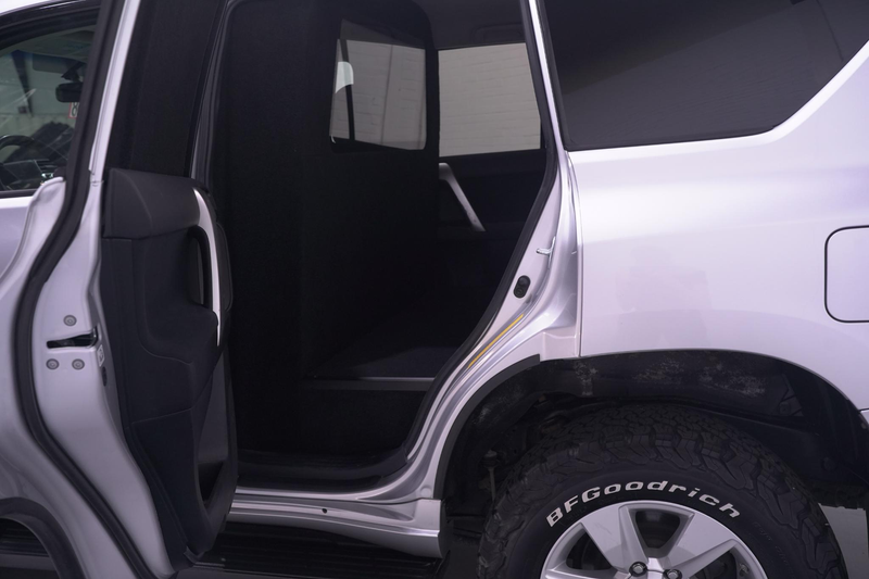 Toyota Land Cruiser 2.8 D-4D-F 177 pk 5 Drs Grijs Kenteken 2-Zits 4WD — photo 15