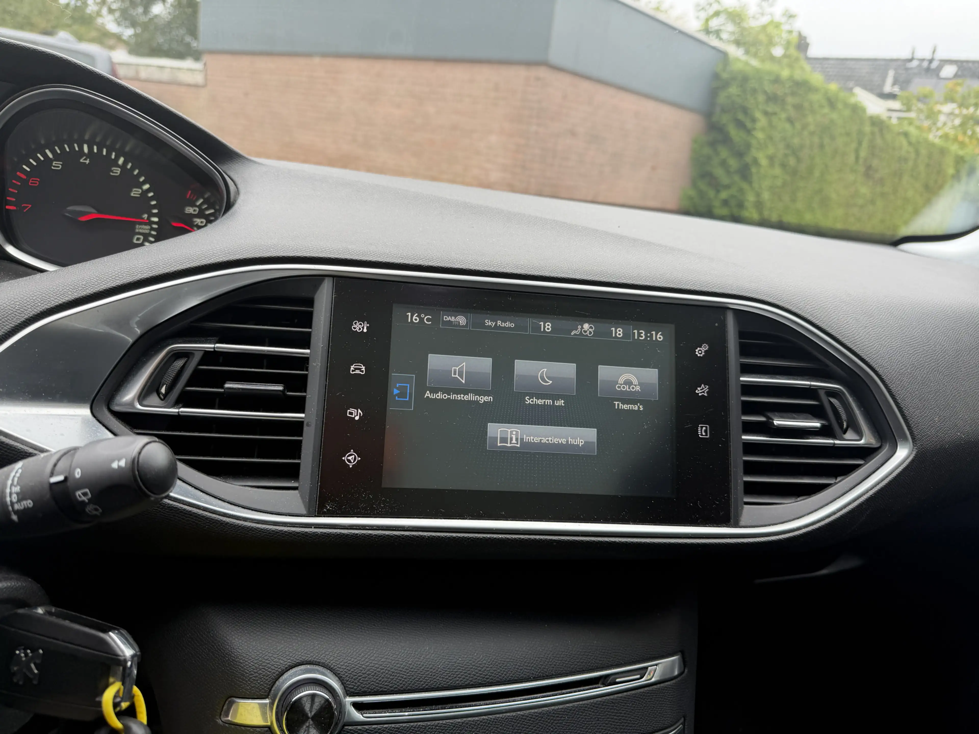 Peugeot 308 1.2 PureTech Blue Lion — photo 11