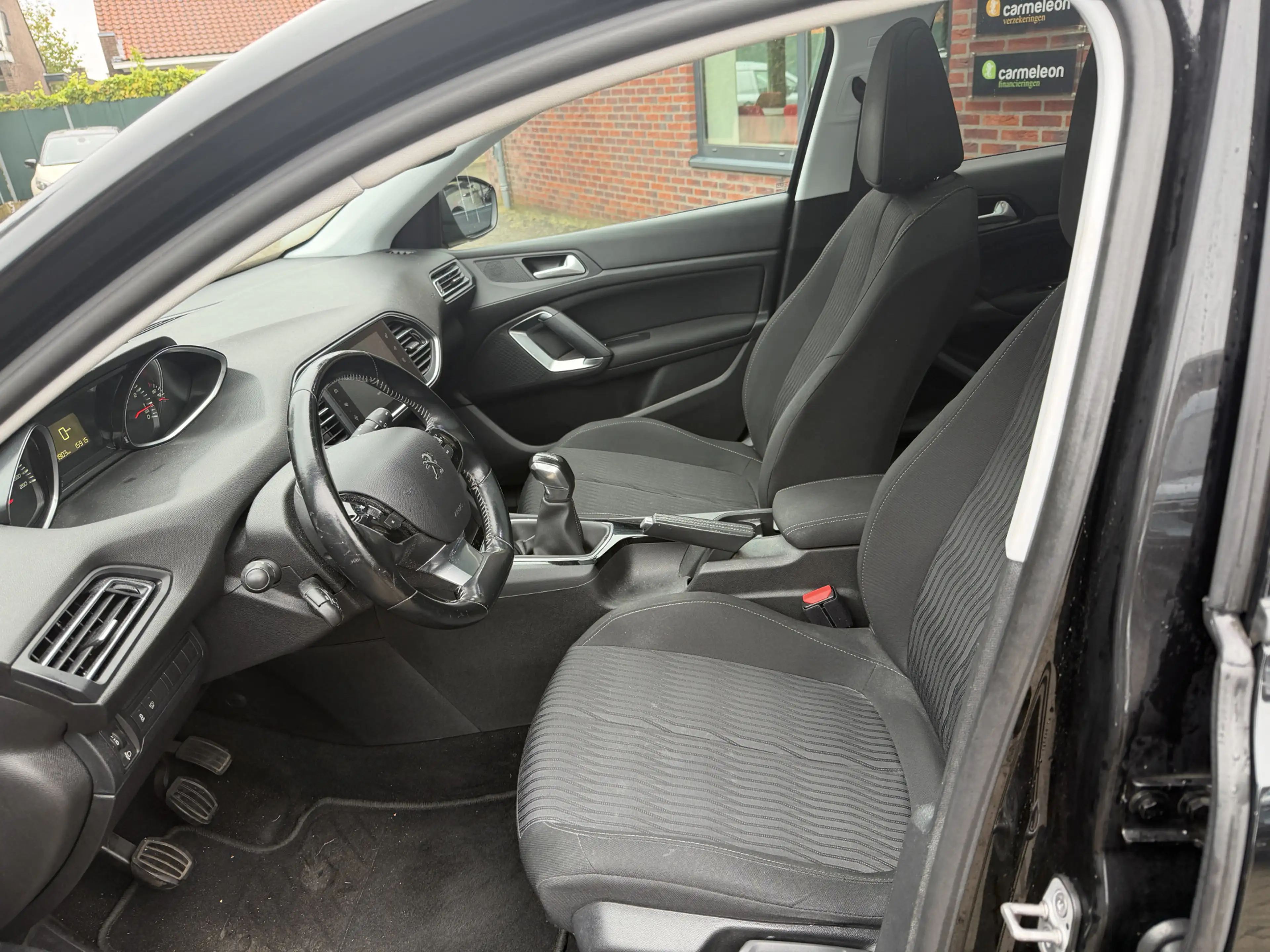 Peugeot 308 1.2 PureTech Blue Lion — photo 8