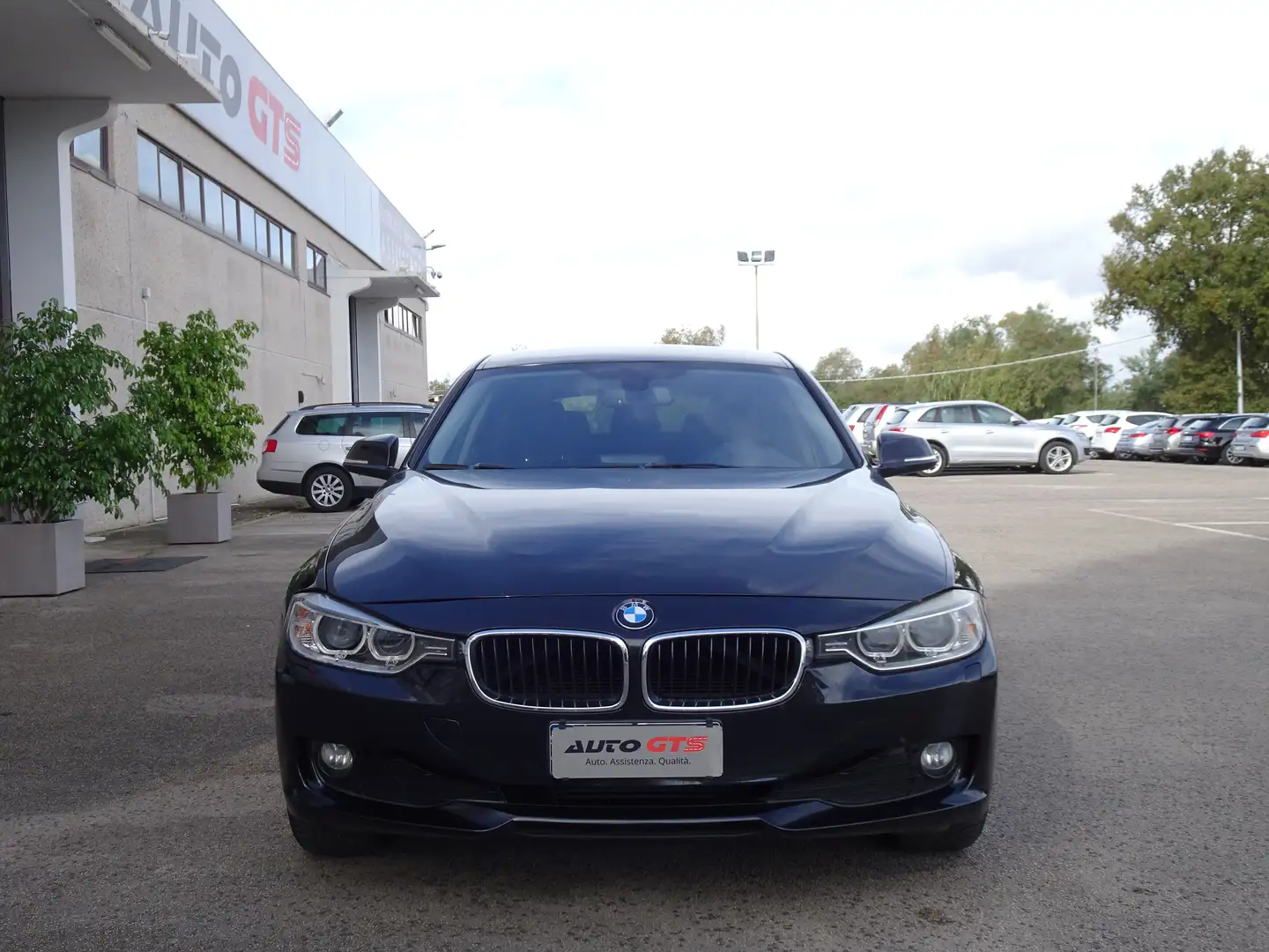 BMW 320 320d xDrive Touring Auto LED Pelle Navi Zwart - 2