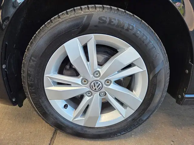 Volkswagen Polo view 9