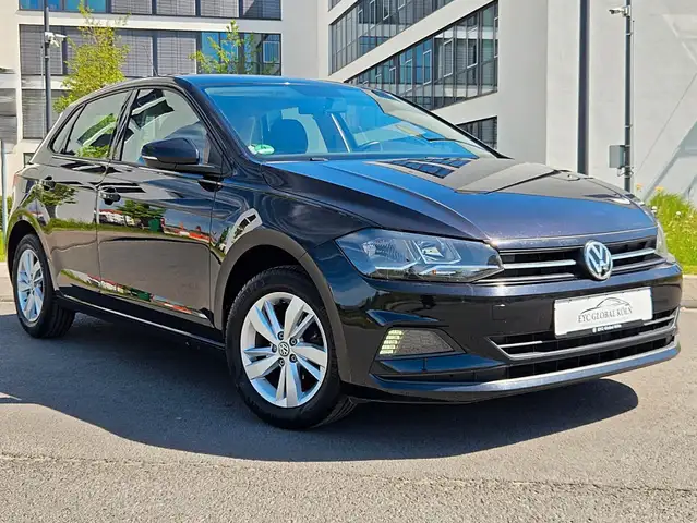 Volkswagen Polo view 2