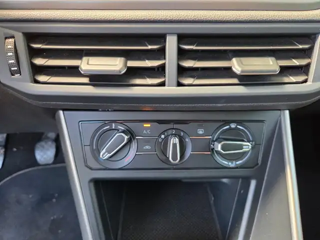 Volkswagen Polo view 14