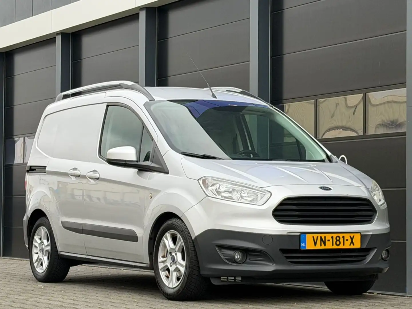 Ford Transit Courier Van 1.5 TDCI Navi Airco PDC Grijs - 2