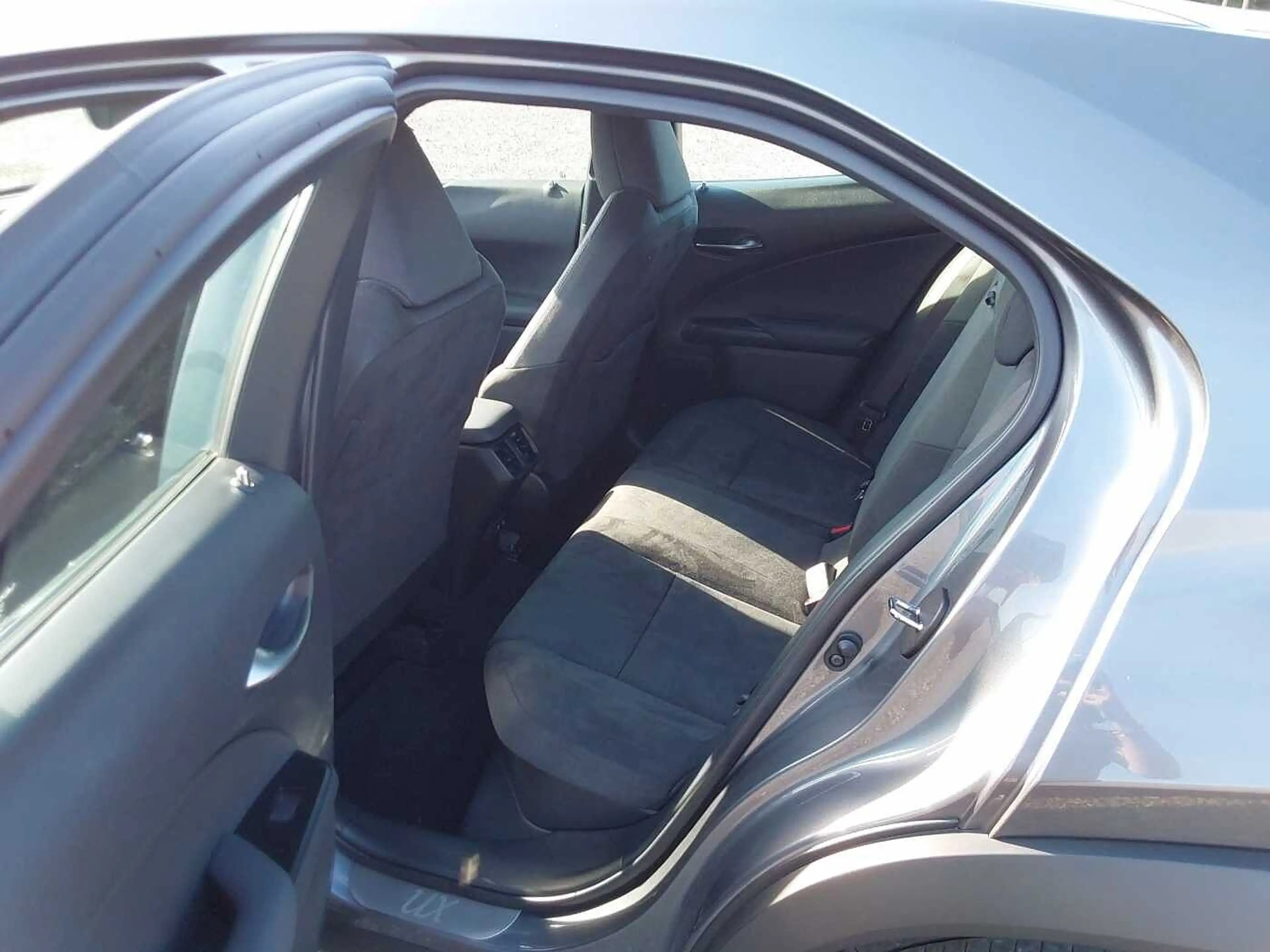 Lexus UX 250h Launch Edition — photo 12