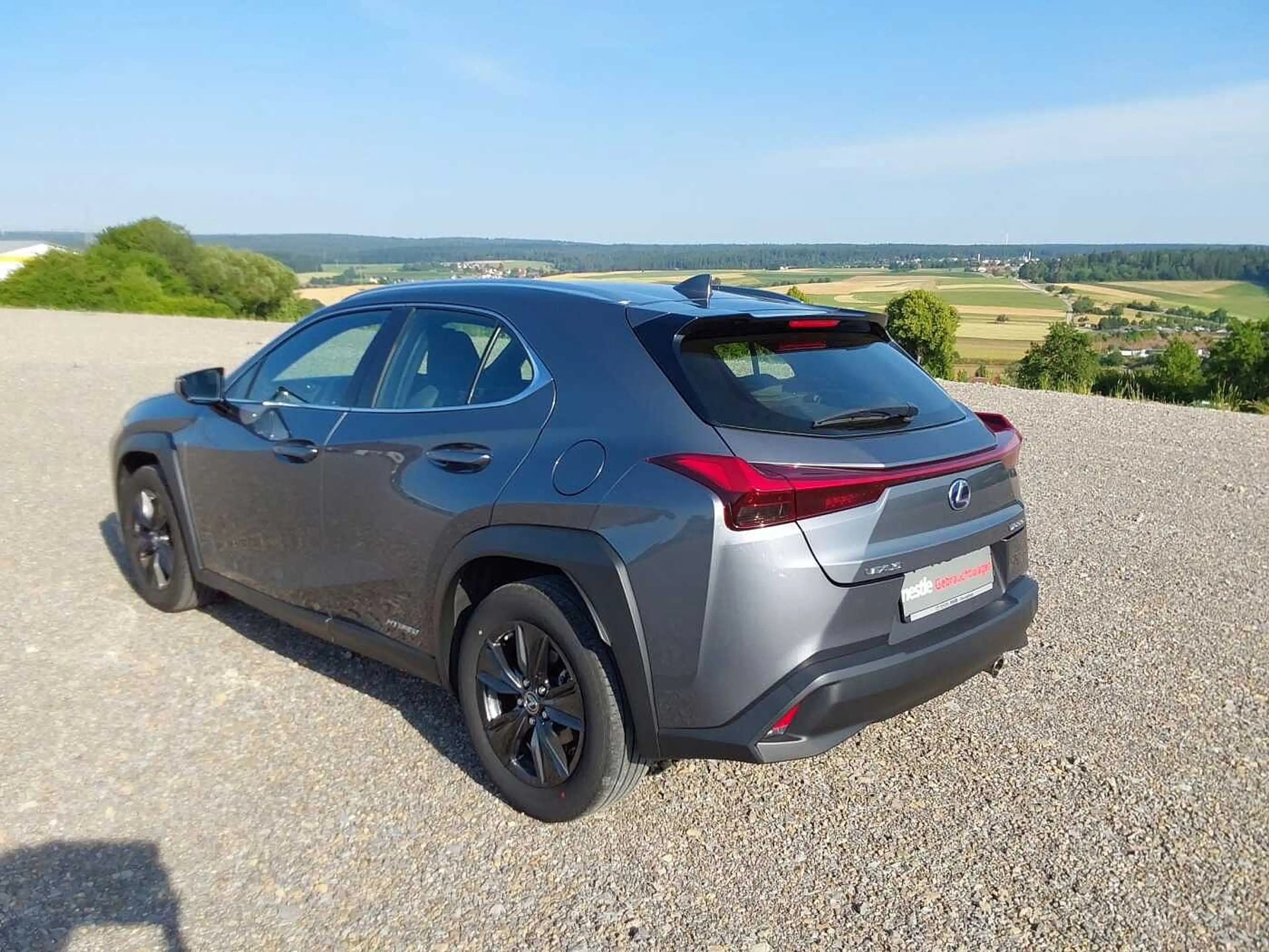 Lexus UX 250h Launch Edition — photo 3