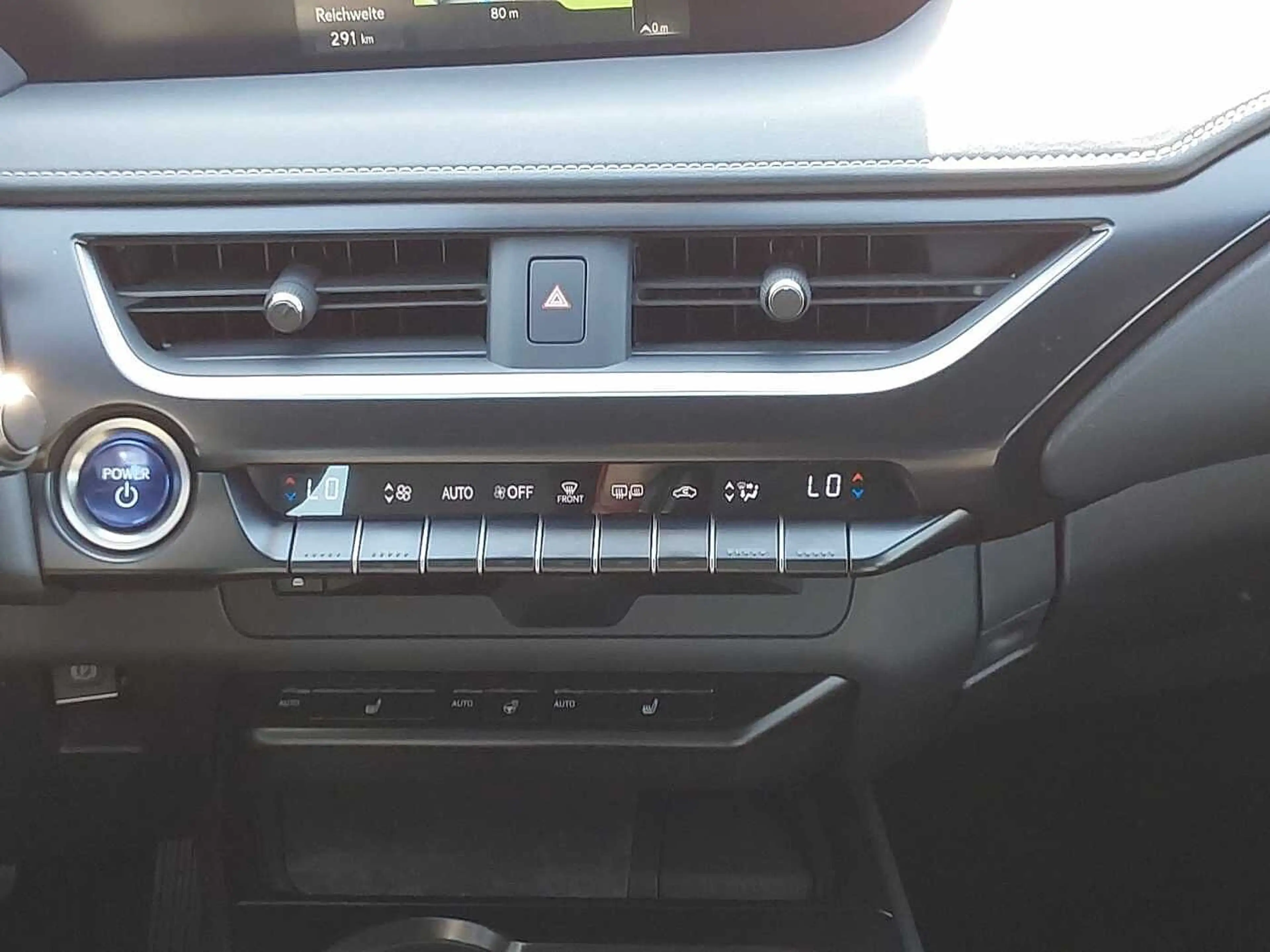 Lexus UX 250h Launch Edition — photo 15