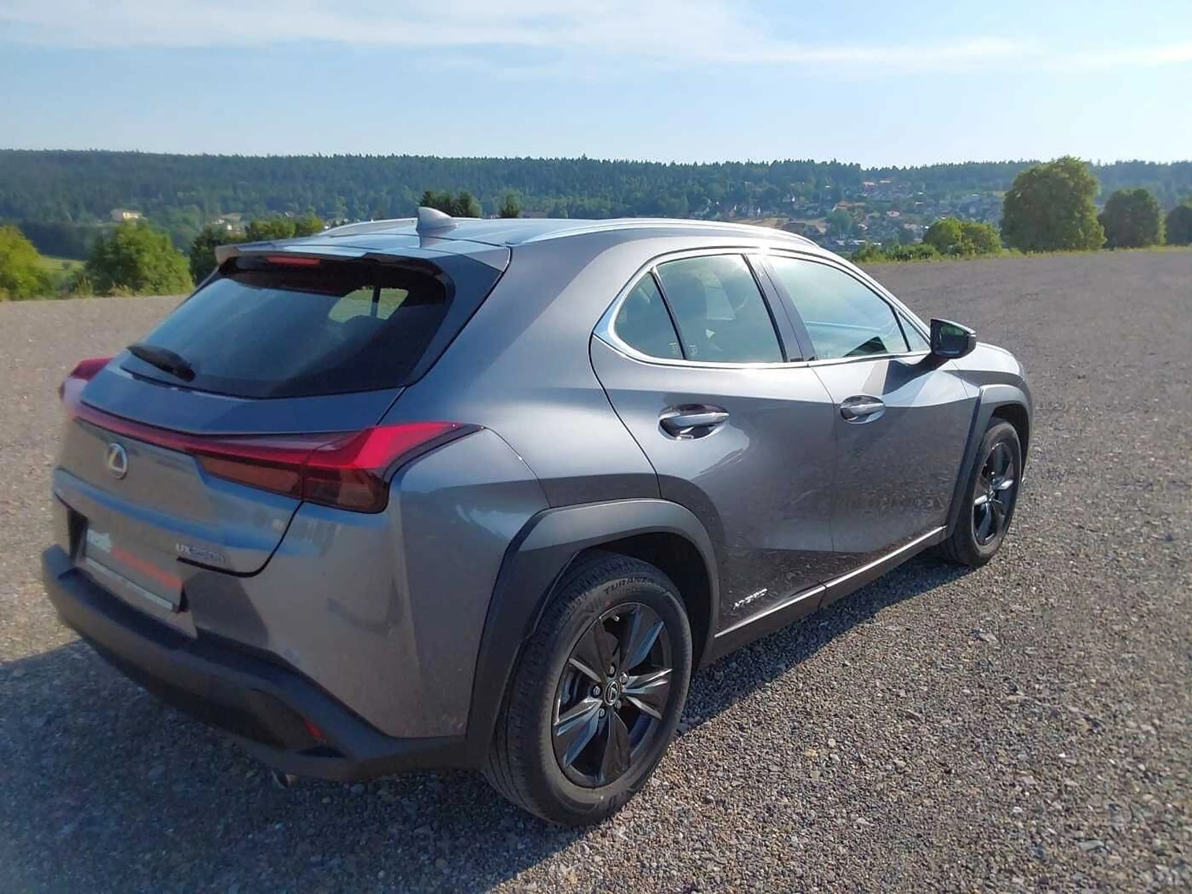 Lexus UX 250h Launch Edition — photo 6
