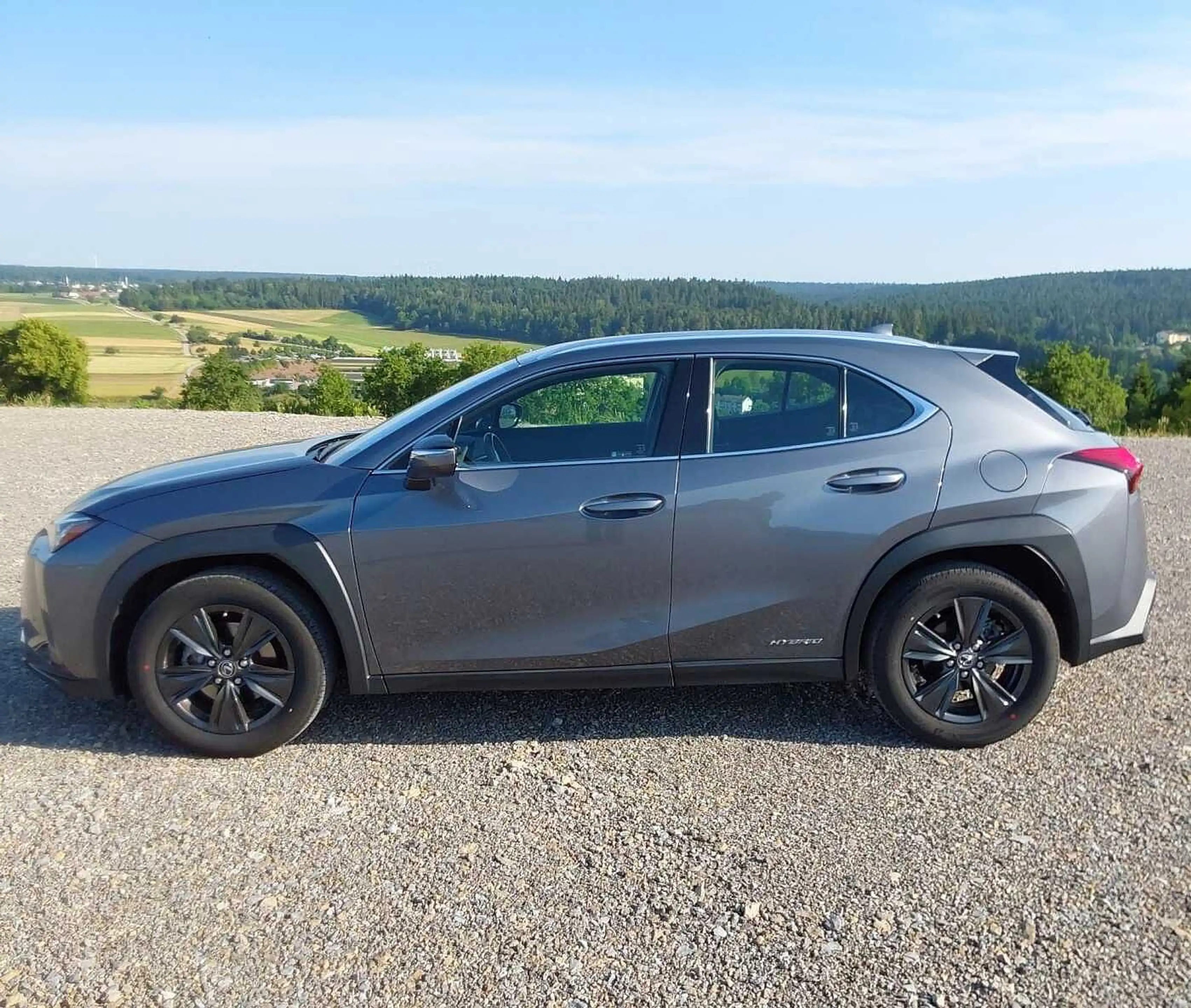 Lexus UX 250h Launch Edition — photo 2
