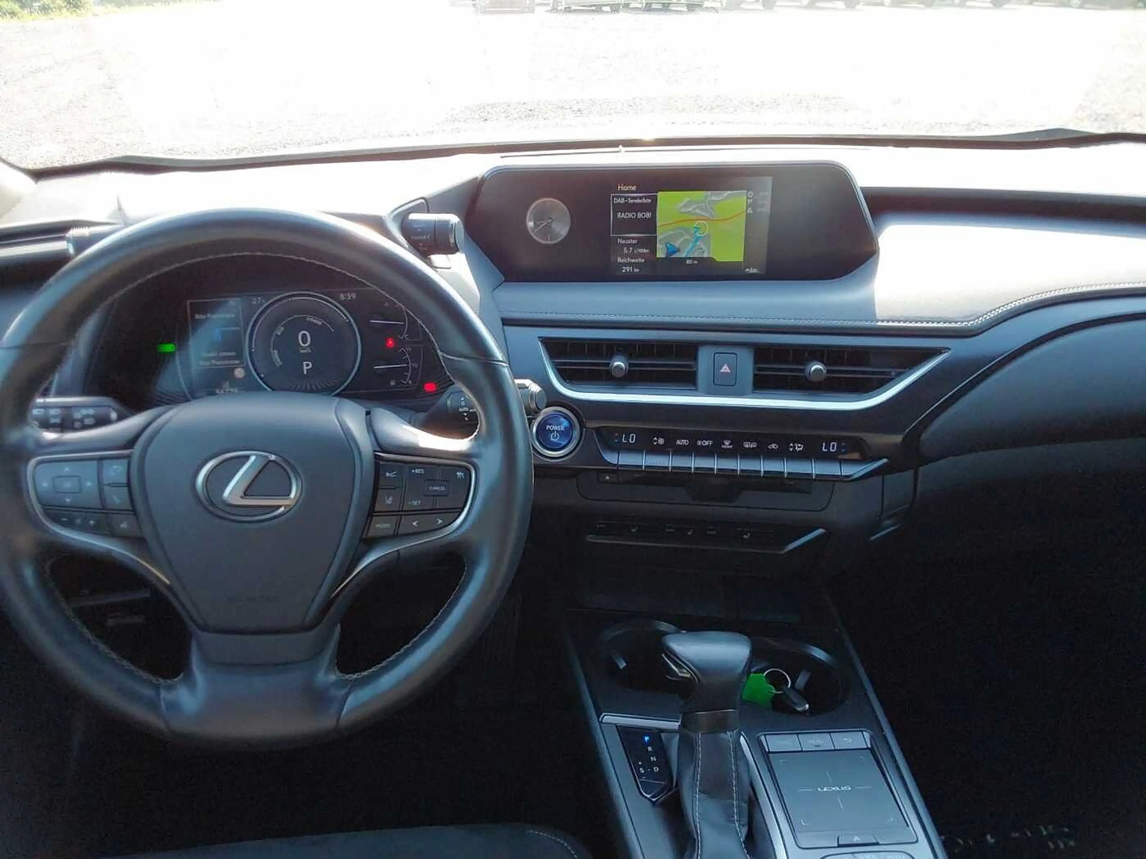 Lexus UX 250h Launch Edition — photo 13