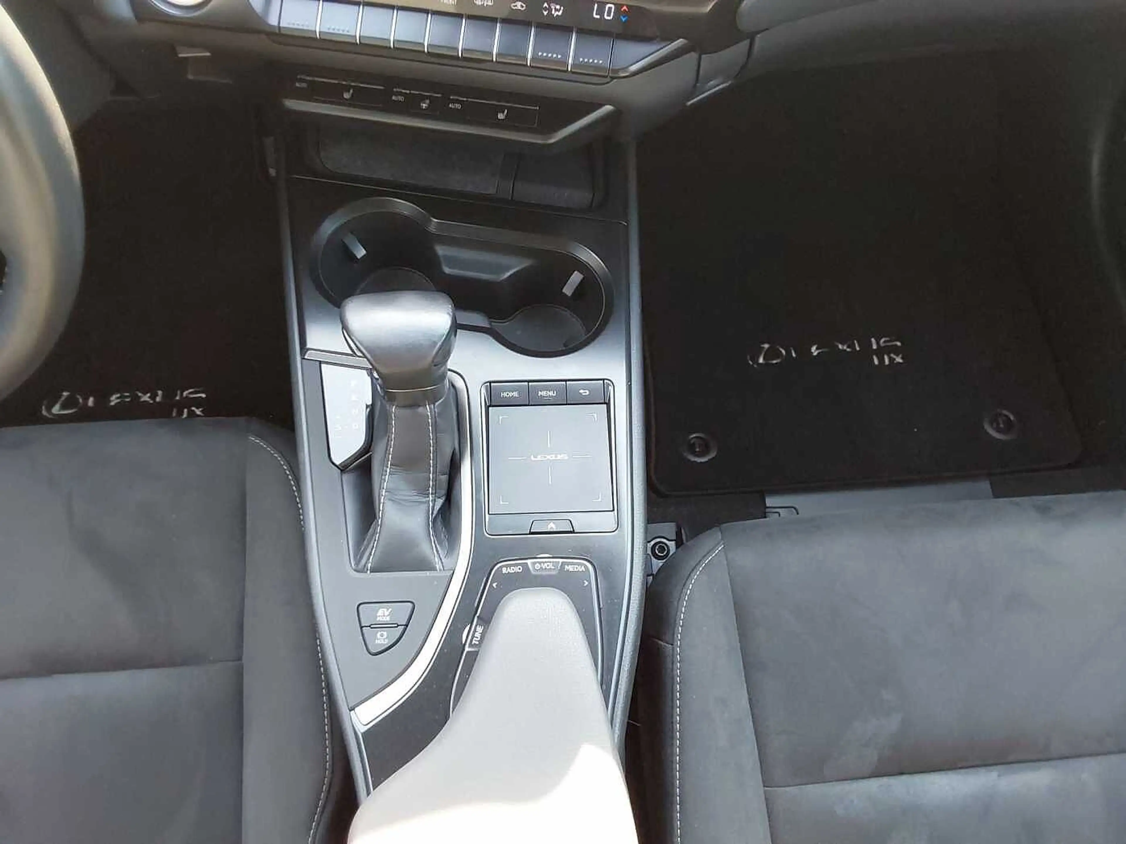 Lexus UX 250h Launch Edition — photo 14