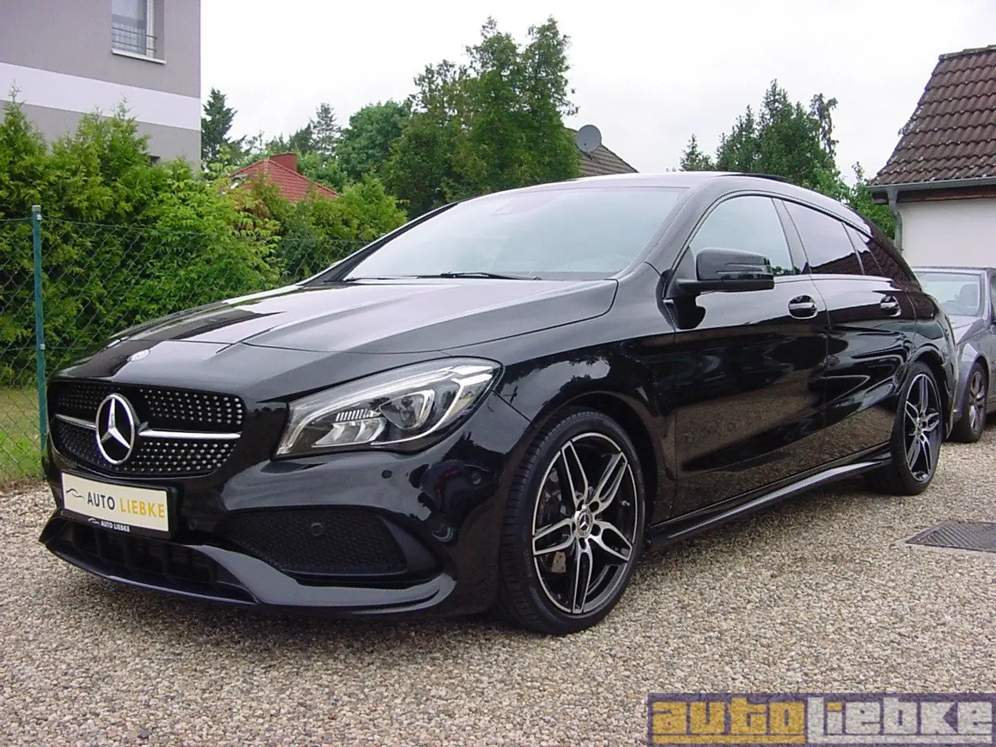Mercedes-Benz CLA 200 d SB AMG-L. AUT,NAVI,LED,PANO,SPUR-P,KAM,SHZ,NIGHT Negro - 1