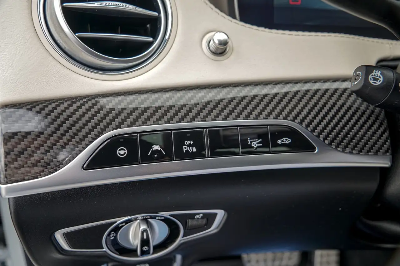 Mercedes-Benz S-Class снимка Mercedes-Benz S-Class