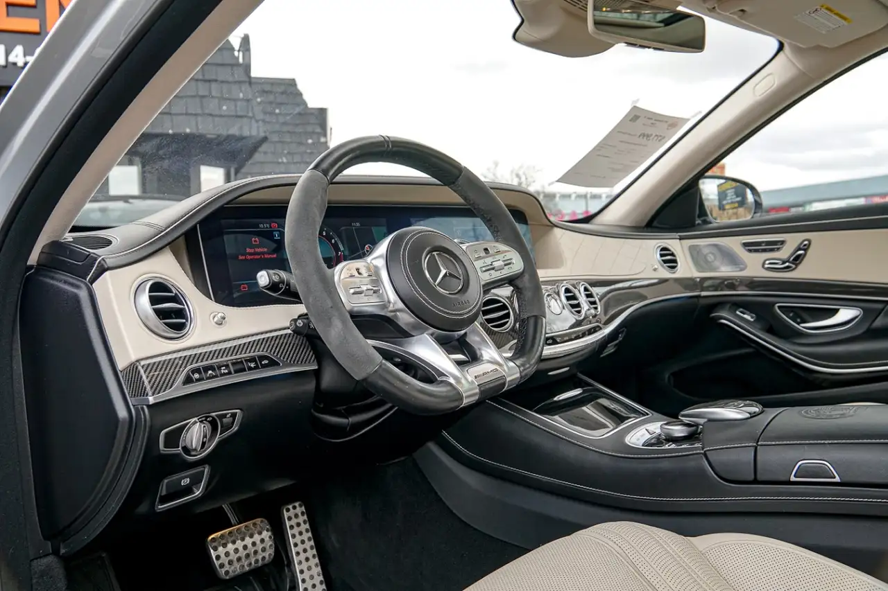 Mercedes-Benz S-Class снимка Mercedes-Benz S-Class