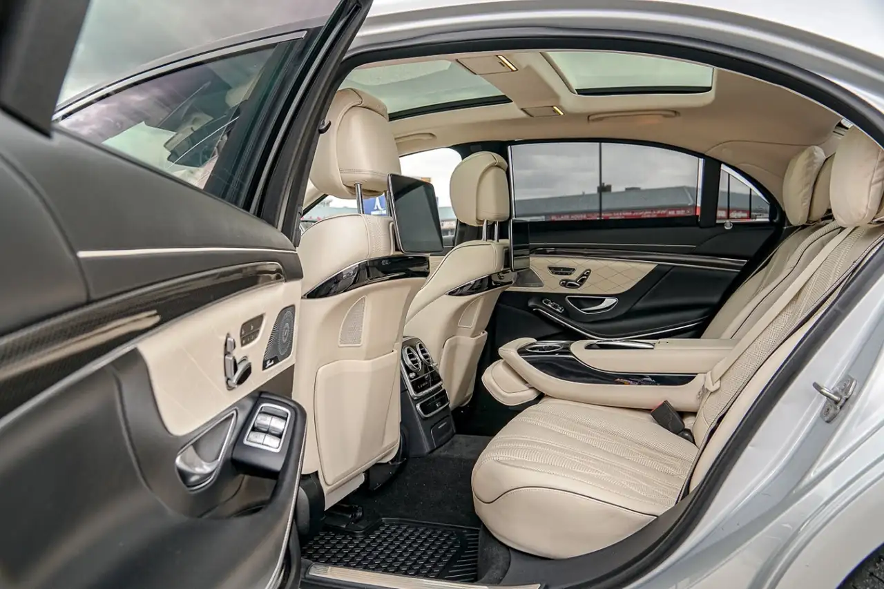 Mercedes-Benz S-Class снимка Mercedes-Benz S-Class