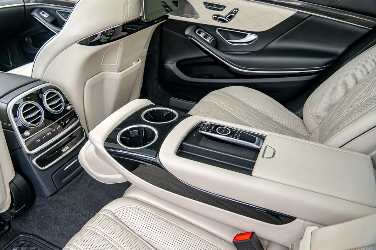 Mercedes-Benz S-Class снимка Mercedes-Benz S-Class