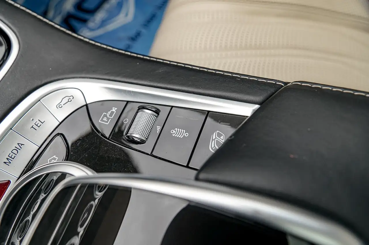 Mercedes-Benz S-Class снимка Mercedes-Benz S-Class
