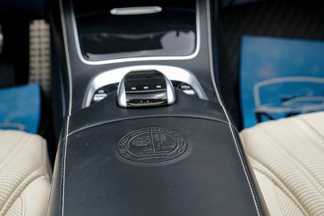 Mercedes-Benz S-Class снимка Mercedes-Benz S-Class