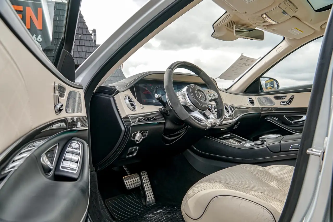 Mercedes-Benz S-Class снимка Mercedes-Benz S-Class