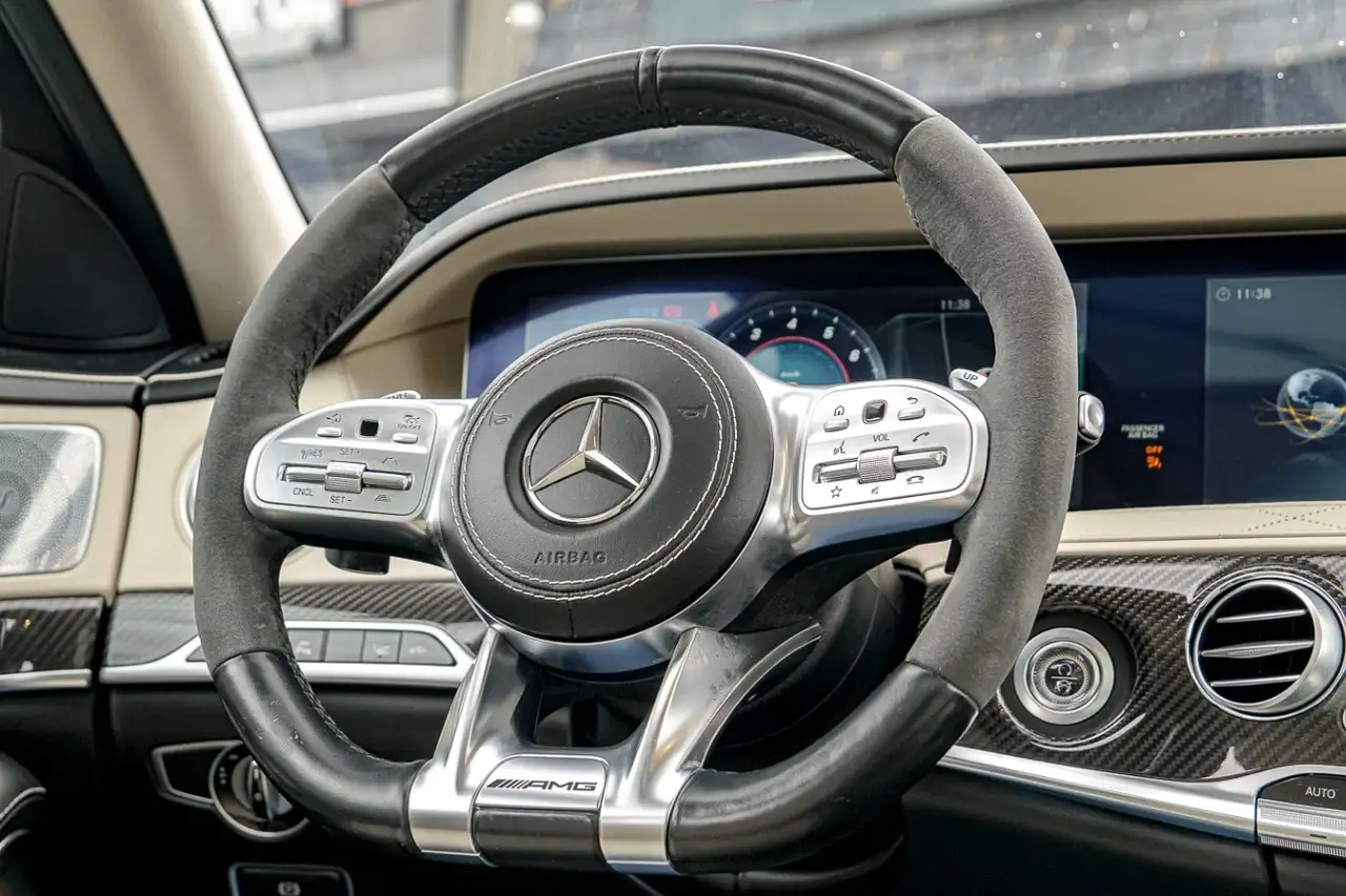 Mercedes-Benz S-Class снимка Mercedes-Benz S-Class