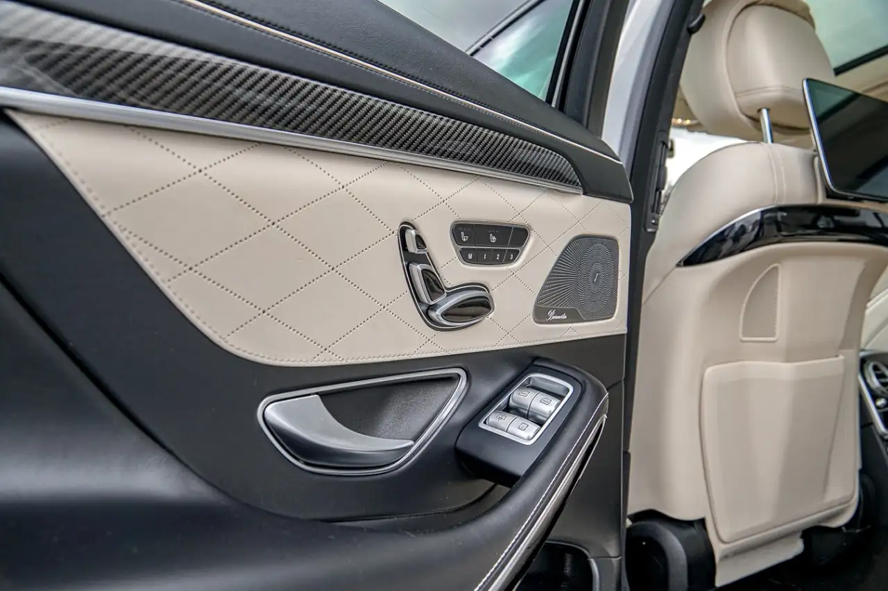 Mercedes-Benz S-Class снимка Mercedes-Benz S-Class