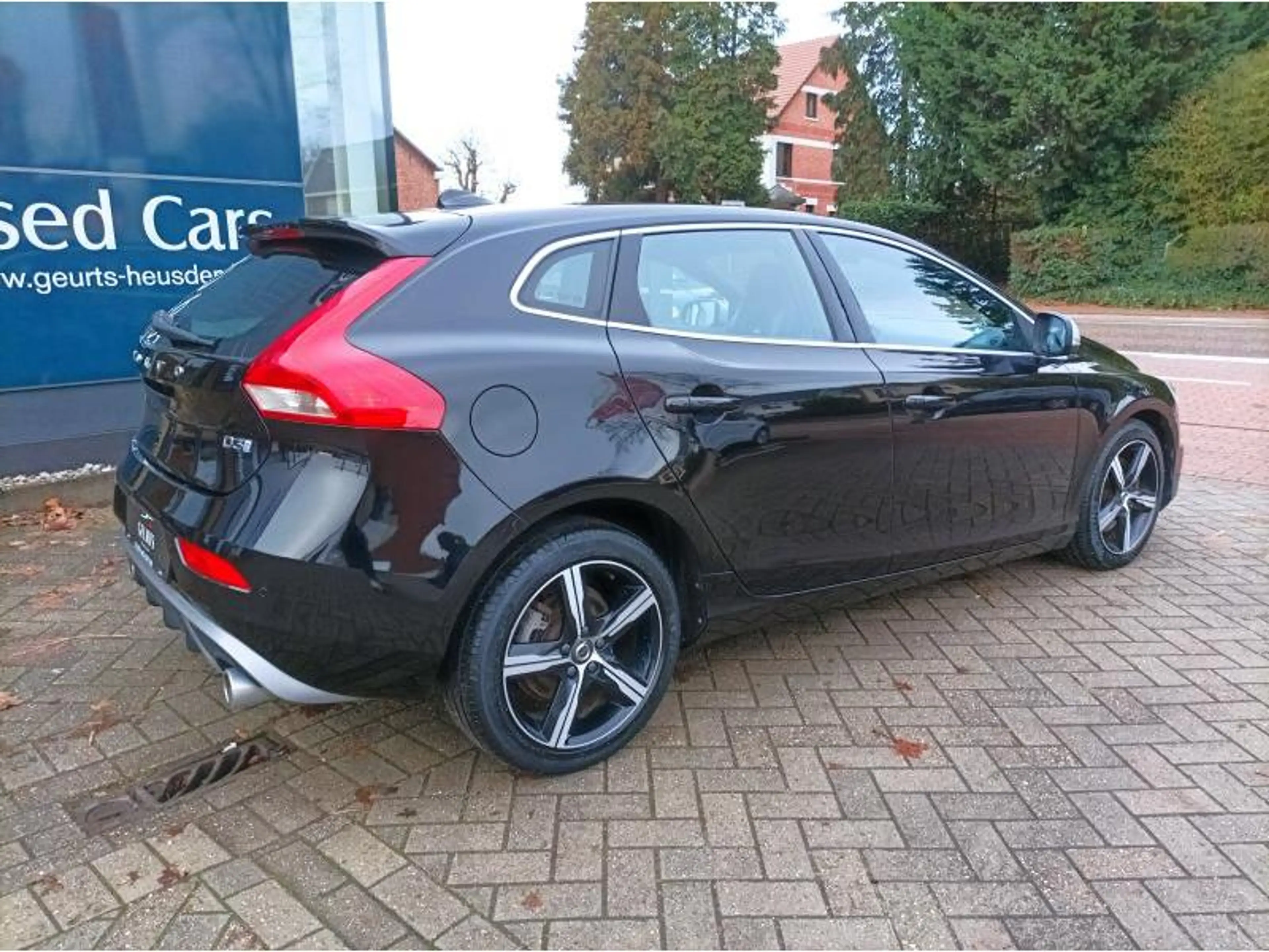 Volvo V40 R Design — photo 8