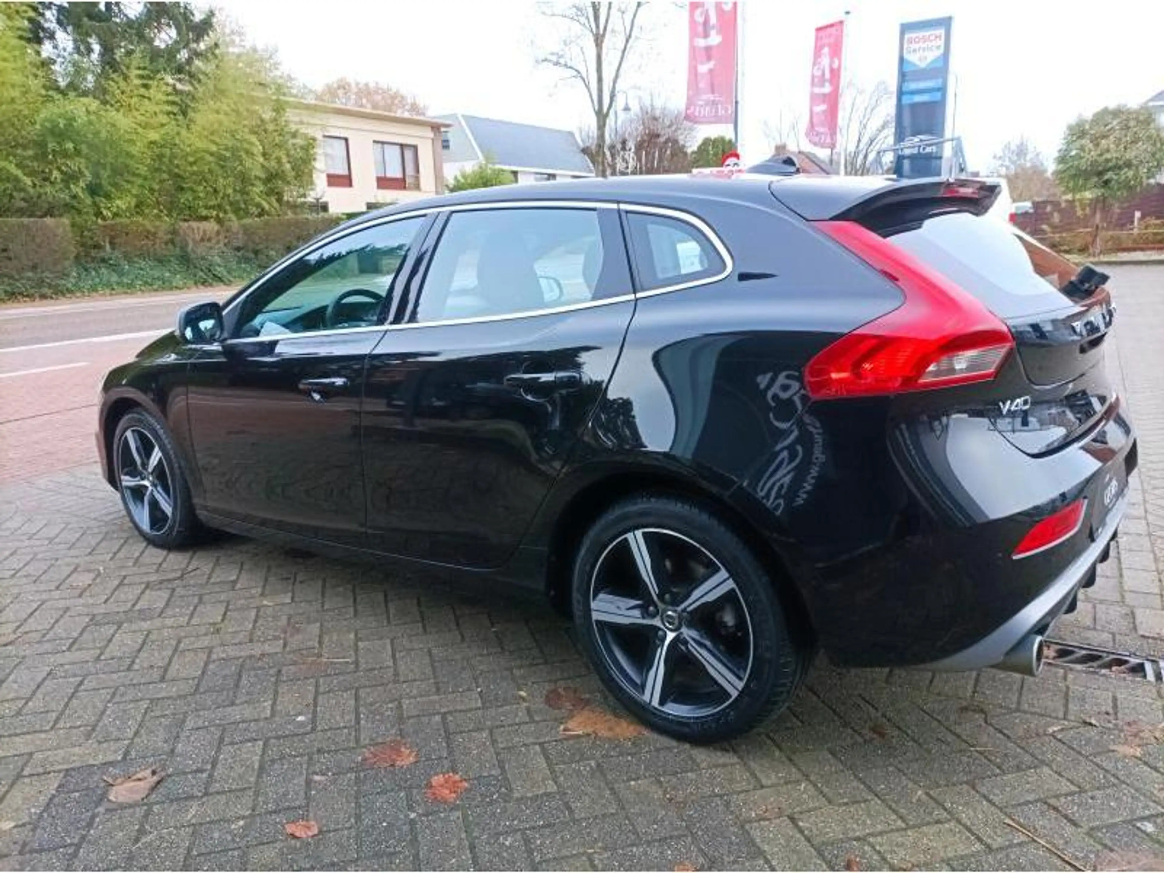 Volvo V40 R Design — photo 6