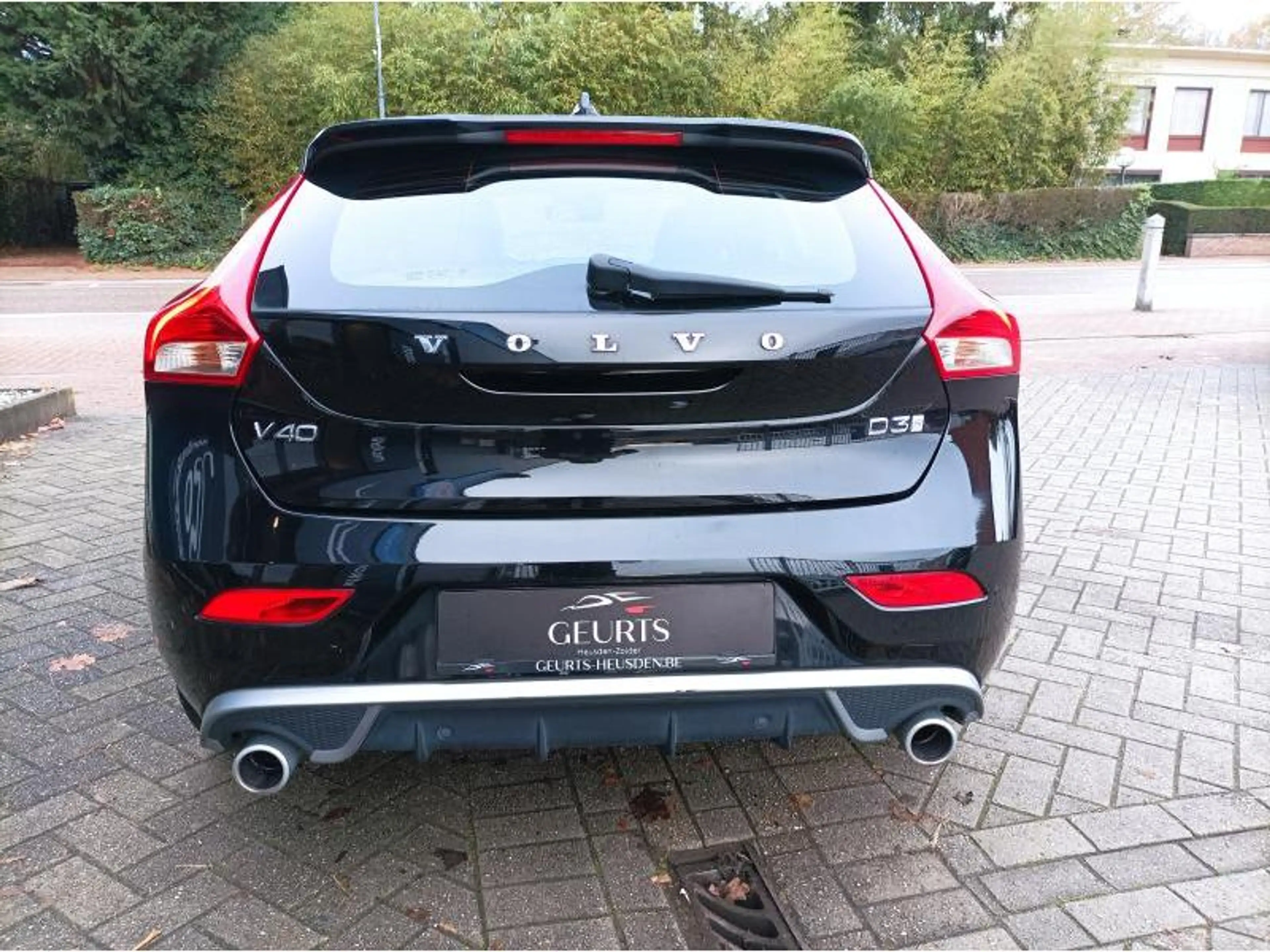 Volvo V40 R Design — photo 7