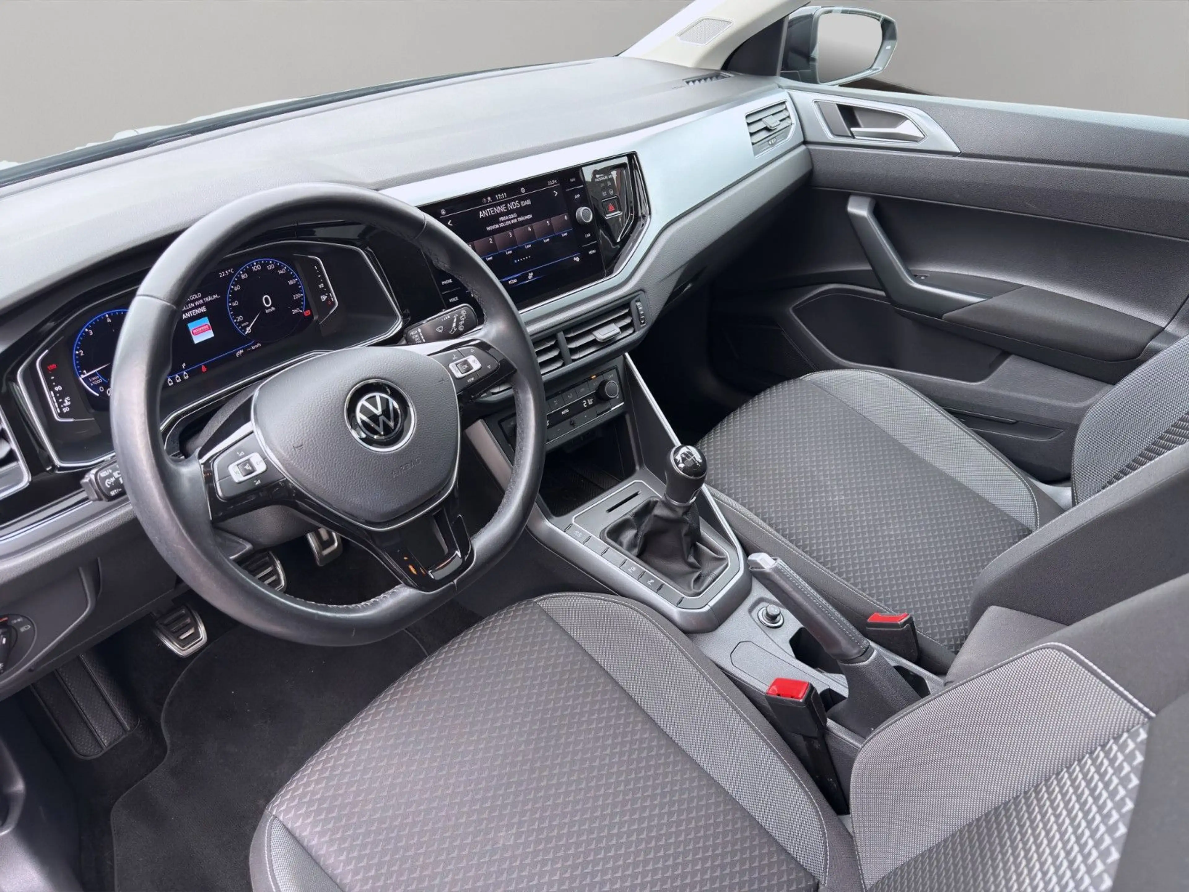 Volkswagen Polo VI 1.0 TSI Active PANO VICO PDC LED PARKLEN — photo 10