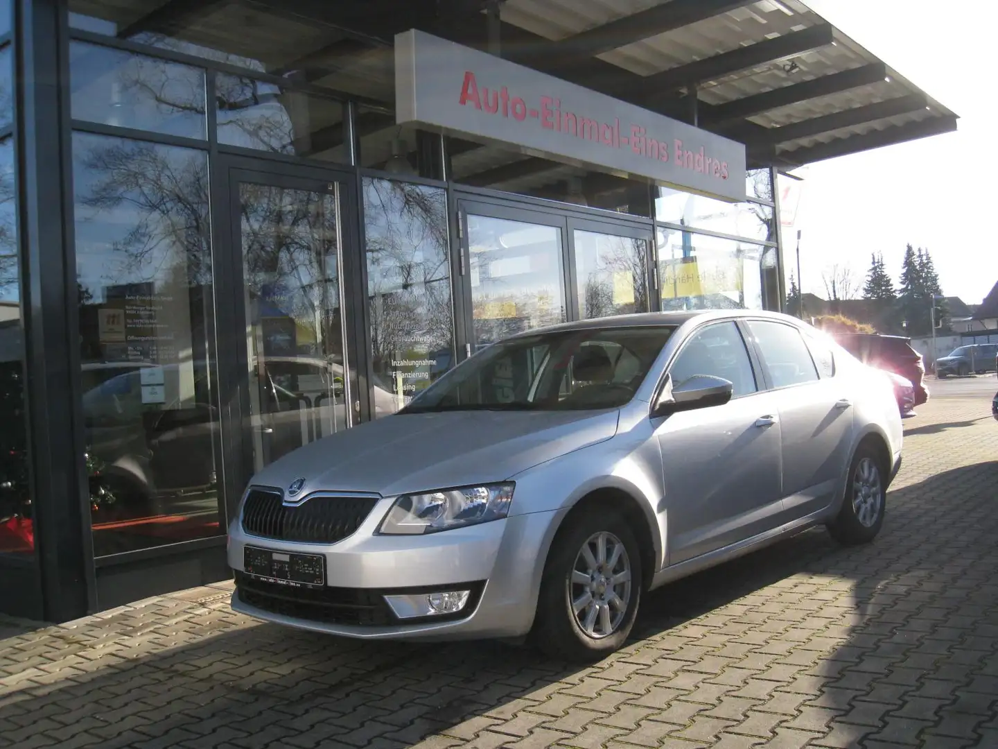 Skoda Octavia Lim. 1.6 TDI Ambition Silber - 1