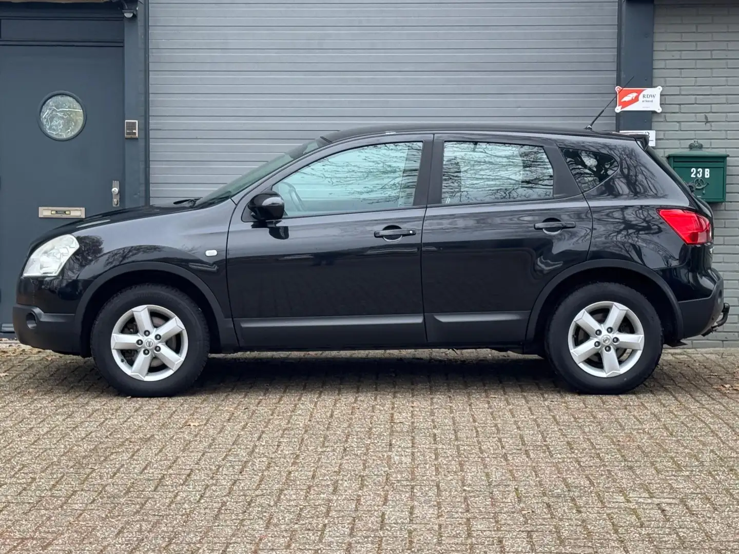 Nissan Qashqai 2.0 Tekna Schwarz - 2