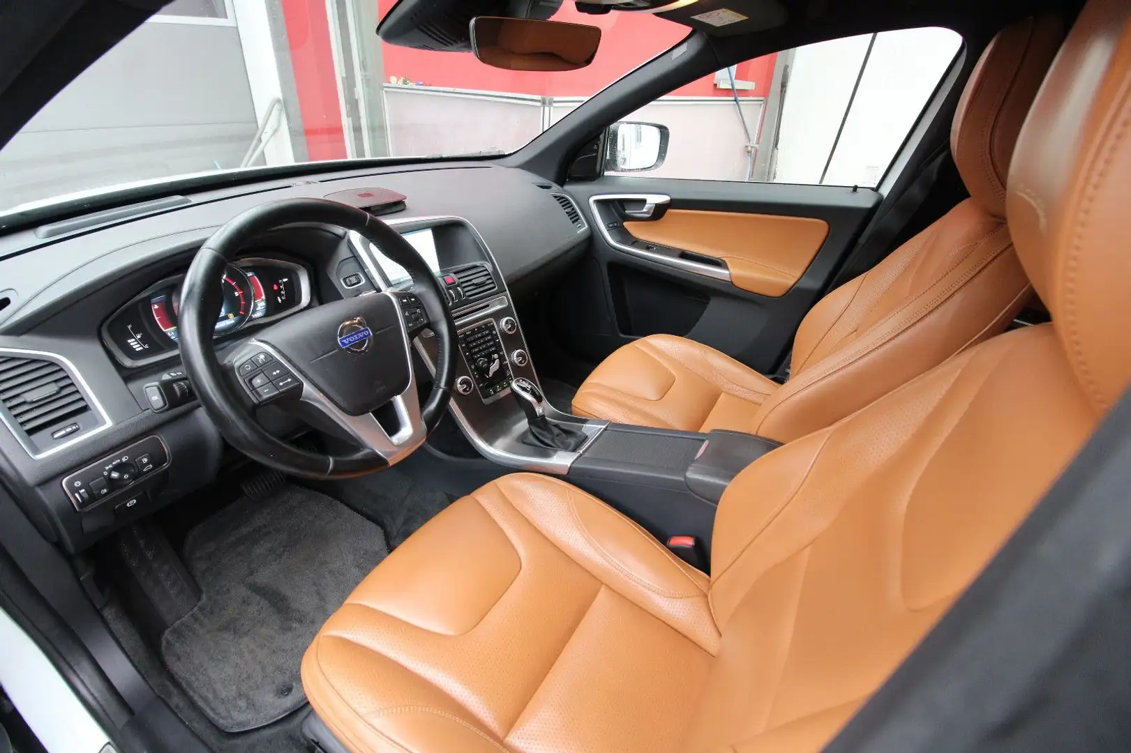 Volvo XC60 Inscription D5 AWD~Pano~Kamera~ACC~ Weiß - 2