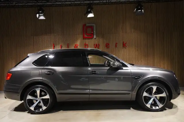 Bentley Bentayga Bentayga W12 Mulliner-Rear Entertainment-Blackpack