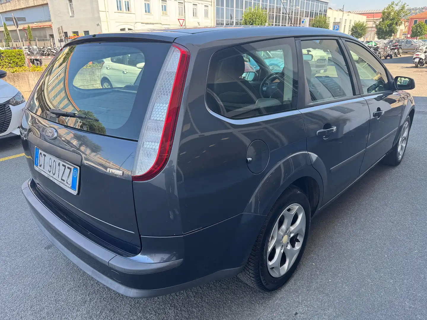 Ford Focus 1.6 DIESEL 90CV (anche per neopatentati) Grigio - 2