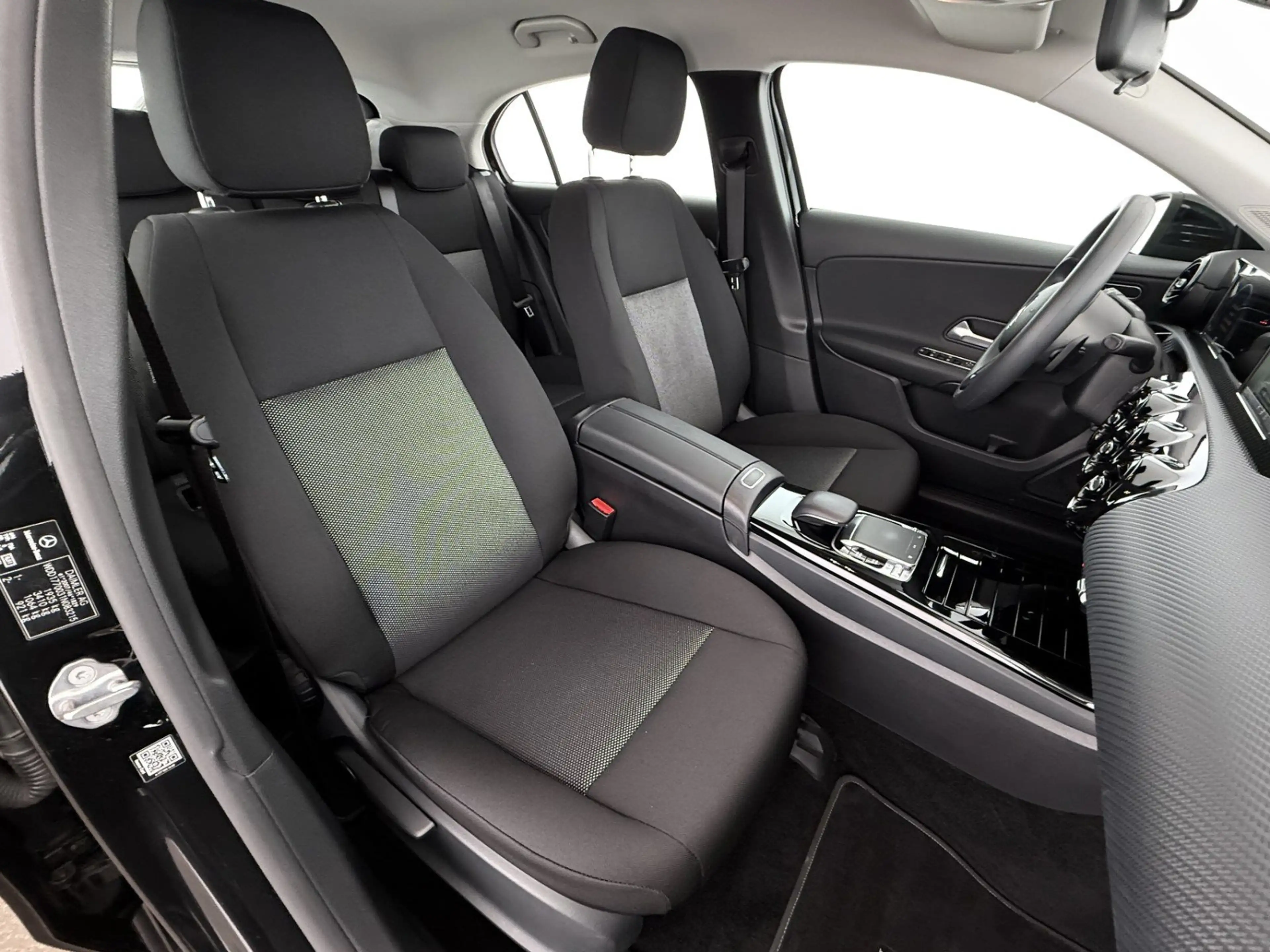 Mercedes-Benz A 180 d Aut NAVI SITZHZG R-CAM ASSIST TEMPOMAT — photo 15